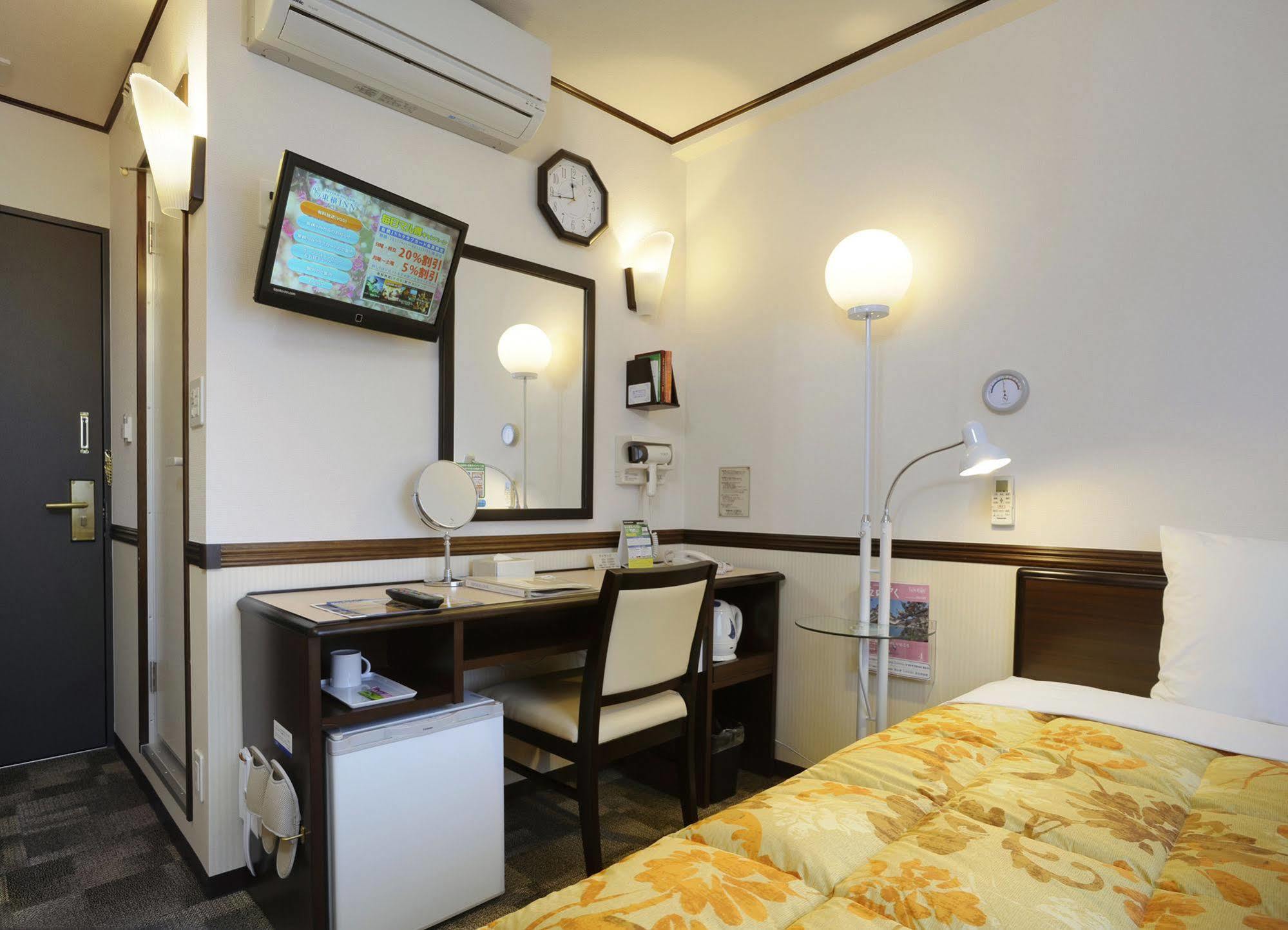 Toyoko Inn Hokkaido Sapporo-Eki Minami-Guchi Esterno foto