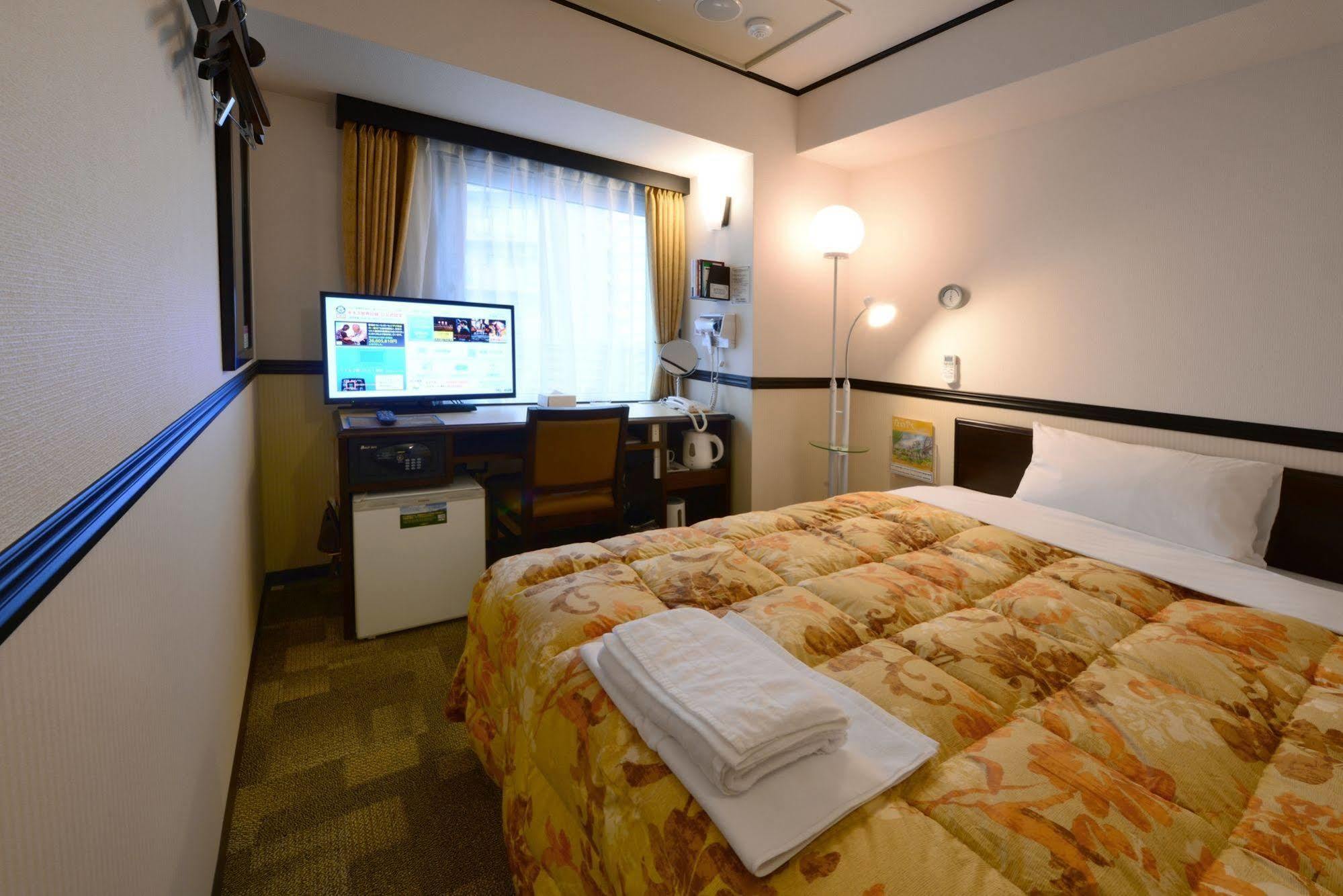 Toyoko Inn Hokkaido Sapporo-Eki Minami-Guchi Esterno foto